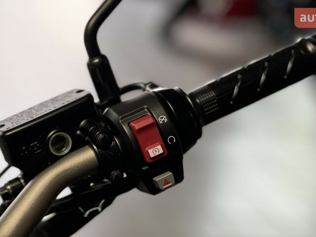 Хонда CB 650R, объемом двигателя 0.65 л и пробегом 0 тыс. км за 10560 $, фото 13 на Automoto.ua