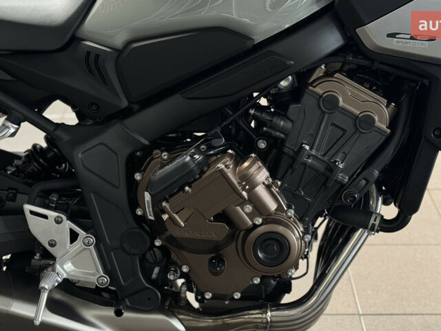 Хонда CB 650R, объемом двигателя 0.65 л и пробегом 0 тыс. км за 10560 $, фото 22 на Automoto.ua