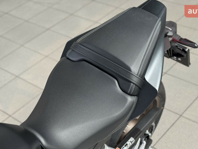 Хонда CB 650R, объемом двигателя 0.65 л и пробегом 0 тыс. км за 10560 $, фото 21 на Automoto.ua