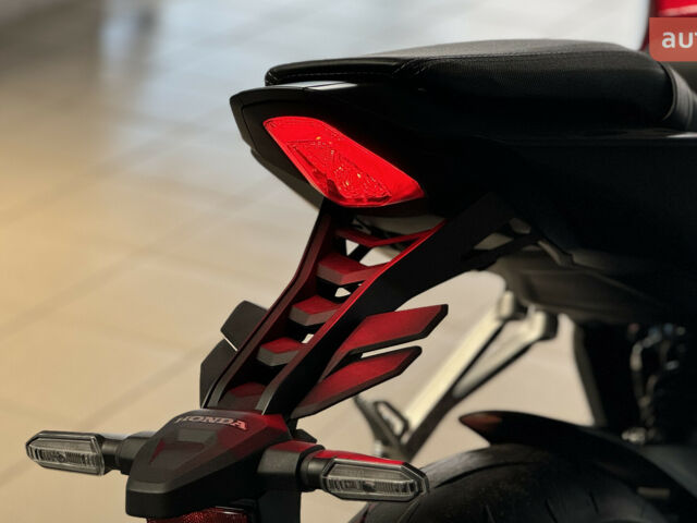 Хонда CB 650R, объемом двигателя 0.65 л и пробегом 0 тыс. км за 10560 $, фото 19 на Automoto.ua