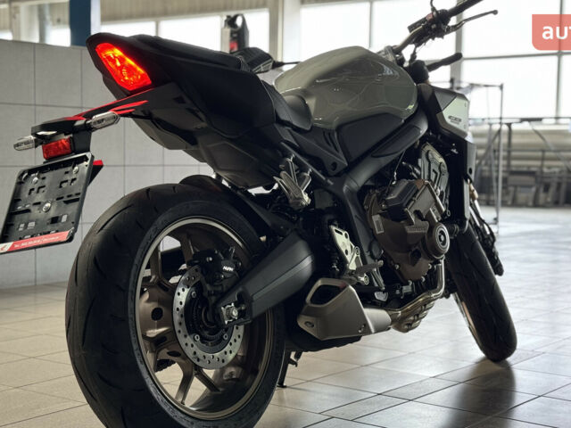 Хонда CB 650R, объемом двигателя 0.65 л и пробегом 0 тыс. км за 10085 $, фото 2 на Automoto.ua