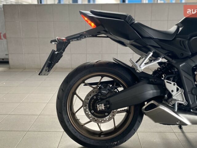 Хонда CB 650R, объемом двигателя 0.65 л и пробегом 0 тыс. км за 10085 $, фото 9 на Automoto.ua