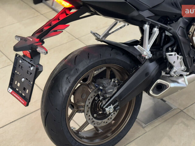 Хонда CB 650R, объемом двигателя 0.65 л и пробегом 0 тыс. км за 10572 $, фото 17 на Automoto.ua