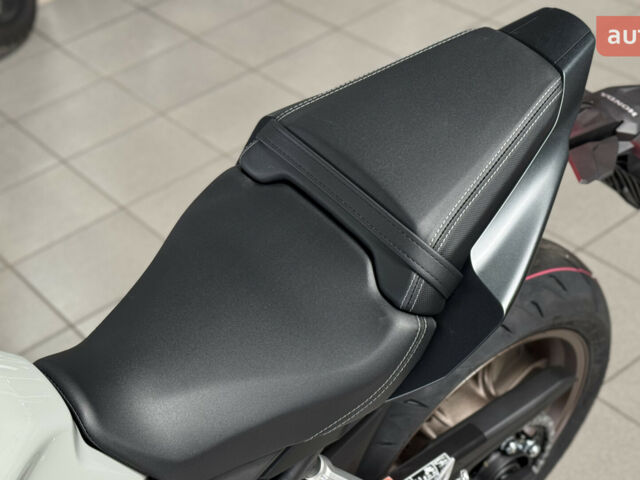 Хонда CB 650R, объемом двигателя 0.65 л и пробегом 0 тыс. км за 10560 $, фото 17 на Automoto.ua