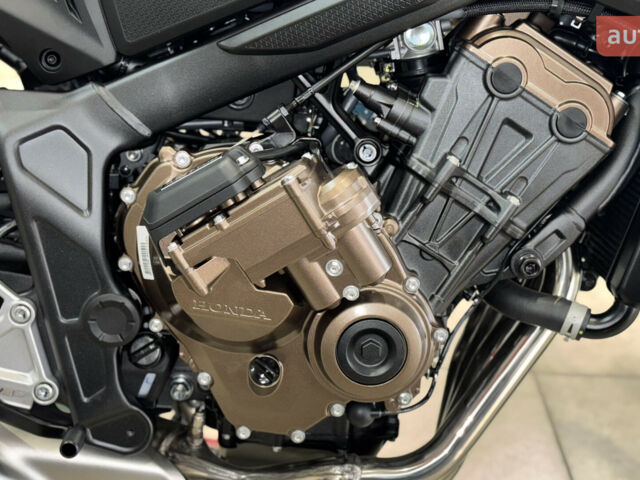 Хонда CB 650R, объемом двигателя 0.65 л и пробегом 0 тыс. км за 10572 $, фото 18 на Automoto.ua