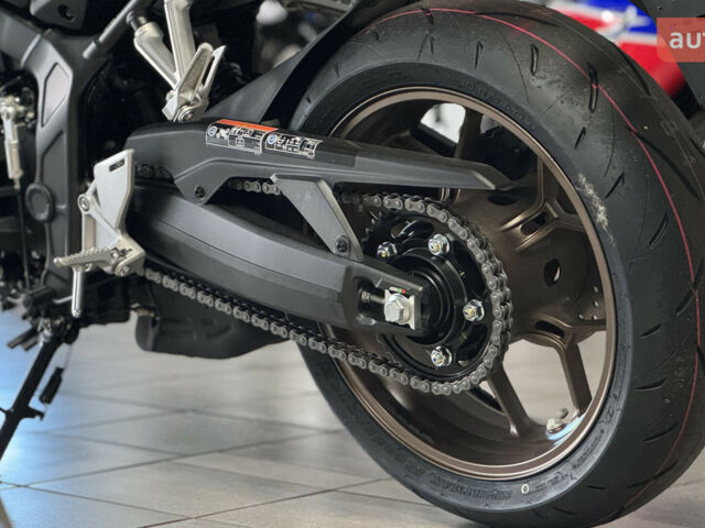 Хонда CB 650R, объемом двигателя 0.65 л и пробегом 0 тыс. км за 10085 $, фото 14 на Automoto.ua
