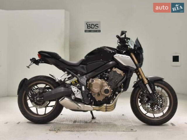 Серый Хонда CB 650R, объемом двигателя 0.65 л и пробегом 19 тыс. км за 8600 $, фото 7 на Automoto.ua
