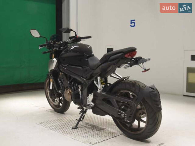 Серый Хонда CB 650R, объемом двигателя 0.65 л и пробегом 19 тыс. км за 8600 $, фото 5 на Automoto.ua