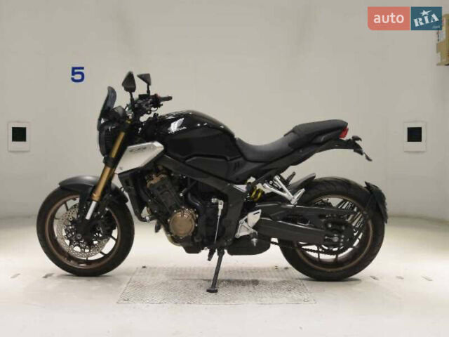 Серый Хонда CB 650R, объемом двигателя 0.65 л и пробегом 19 тыс. км за 8600 $, фото 2 на Automoto.ua