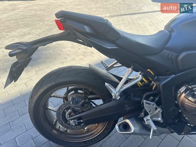 Синий Хонда CB 650R, объемом двигателя 0.65 л и пробегом 14 тыс. км за 8650 $, фото 8 на Automoto.ua