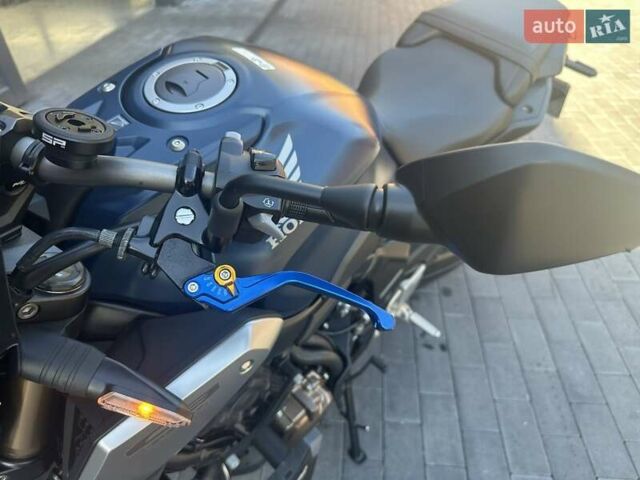 Синий Хонда CB 650R, объемом двигателя 0.65 л и пробегом 14 тыс. км за 8650 $, фото 11 на Automoto.ua
