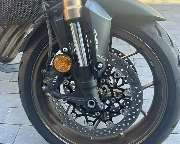 Синий Хонда CB 650R, объемом двигателя 0.65 л и пробегом 14 тыс. км за 8650 $, фото 7 на Automoto.ua