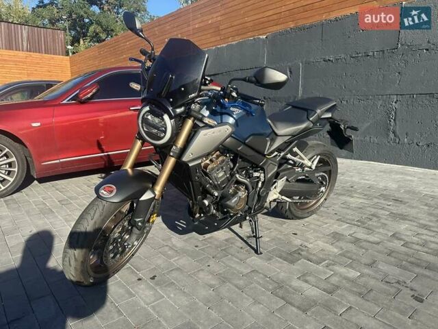 Синий Хонда CB 650R, объемом двигателя 0.65 л и пробегом 14 тыс. км за 8650 $, фото 13 на Automoto.ua