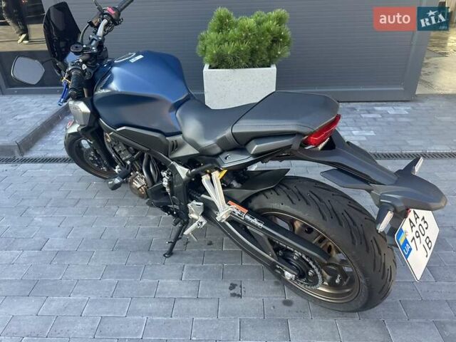 Синий Хонда CB 650R, объемом двигателя 0.65 л и пробегом 14 тыс. км за 8650 $, фото 4 на Automoto.ua