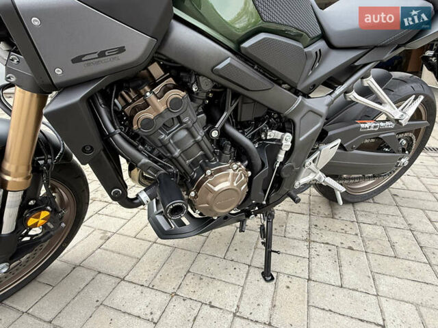 Зеленый Хонда CB 650R, объемом двигателя 0.65 л и пробегом 2 тыс. км за 9600 $, фото 22 на Automoto.ua