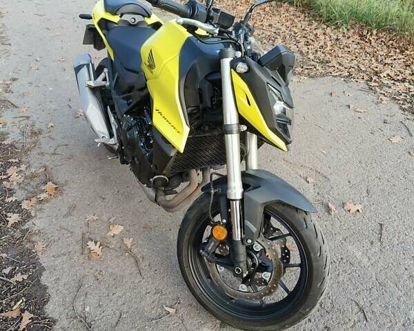 Желтый Хонда CB 750 Hornet, объемом двигателя 0.76 л и пробегом 4 тыс. км за 8300 $, фото 3 на Automoto.ua