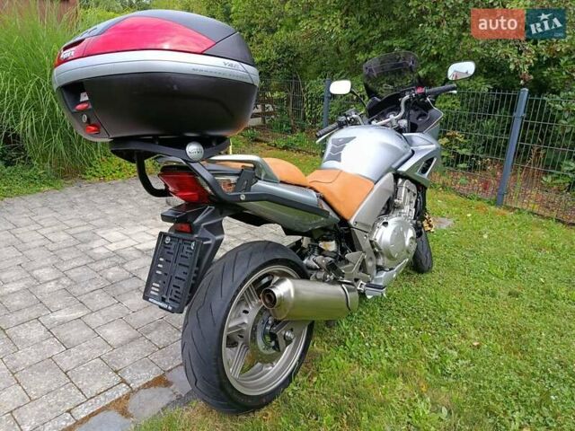 Хонда CBF 1000A, объемом двигателя 1 л и пробегом 44 тыс. км за 5900 $, фото 10 на Automoto.ua