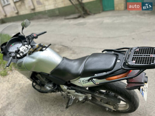 Серый Хонда CBF 600N, объемом двигателя 0.6 л и пробегом 40 тыс. км за 4400 $, фото 5 на Automoto.ua