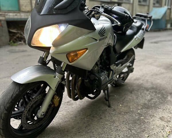 Серый Хонда CBF 600N, объемом двигателя 0.6 л и пробегом 40 тыс. км за 4400 $, фото 1 на Automoto.ua
