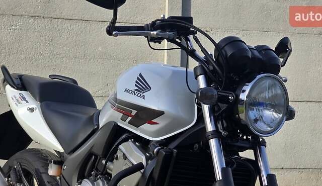 Белый Хонда CBF 600NА, объемом двигателя 0.6 л и пробегом 29 тыс. км за 5650 $, фото 6 на Automoto.ua
