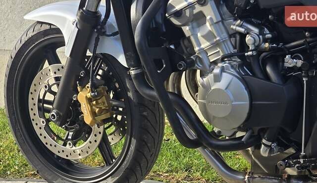 Белый Хонда CBF 600NА, объемом двигателя 0.6 л и пробегом 29 тыс. км за 5650 $, фото 25 на Automoto.ua