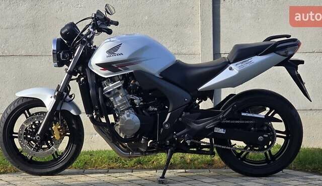 Белый Хонда CBF 600NА, объемом двигателя 0.6 л и пробегом 29 тыс. км за 5650 $, фото 2 на Automoto.ua