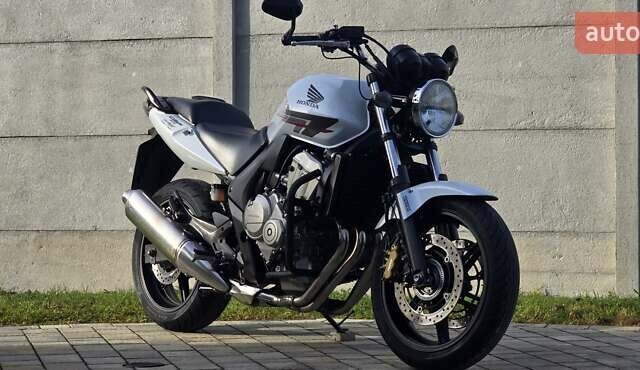 Белый Хонда CBF 600NА, объемом двигателя 0.6 л и пробегом 29 тыс. км за 5650 $, фото 1 на Automoto.ua