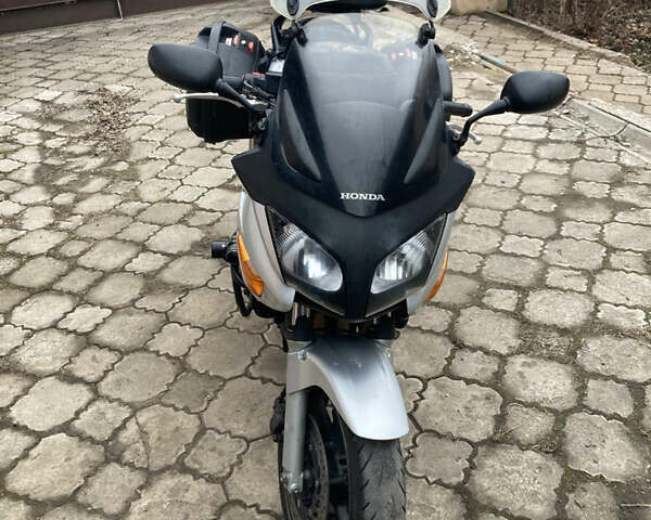 Серый Хонда CBF 600S, объемом двигателя 0.6 л и пробегом 53 тыс. км за 4200 $, фото 10 на Automoto.ua