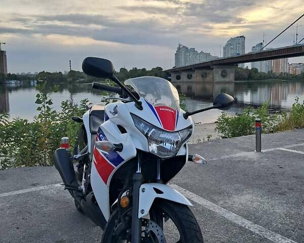 Белый Хонда CBR 250R, объемом двигателя 0.25 л и пробегом 17 тыс. км за 3200 $, фото 1 на Automoto.ua