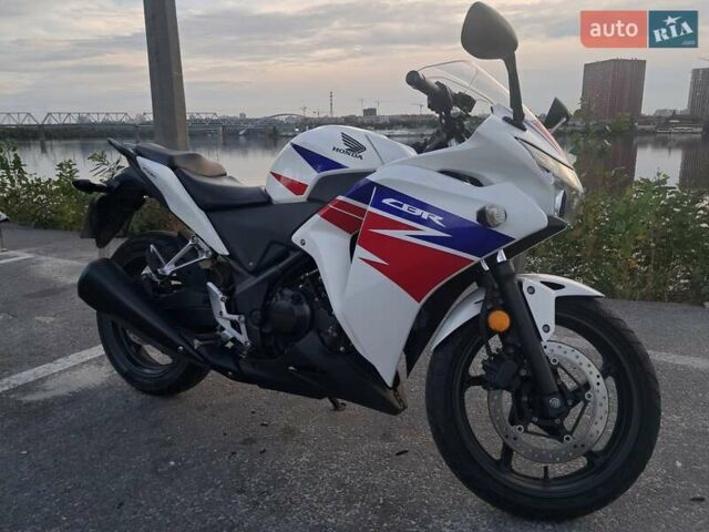 Белый Хонда CBR 250R, объемом двигателя 0.25 л и пробегом 17 тыс. км за 3200 $, фото 8 на Automoto.ua