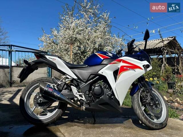 Белый Хонда CBR 250R, объемом двигателя 0.25 л и пробегом 8 тыс. км за 3100 $, фото 2 на Automoto.ua