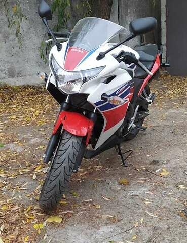 Білий Хонда CBR 250R, об'ємом двигуна 0.25 л та пробігом 3 тис. км за 3000 $, фото 3 на Automoto.ua