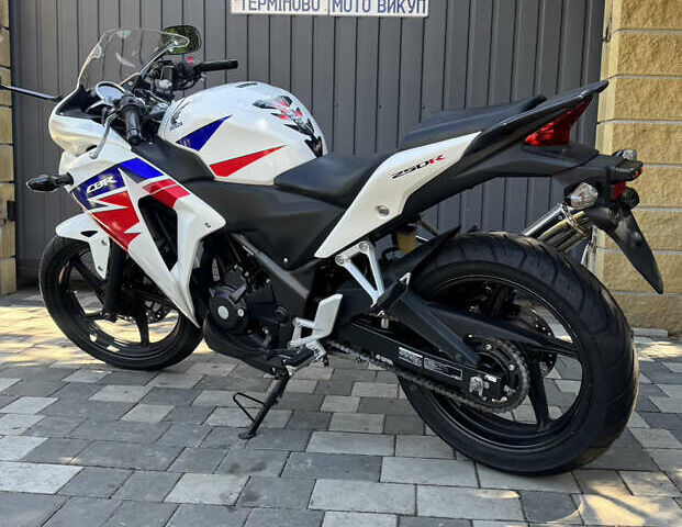 Білий Хонда CBR 250R, об'ємом двигуна 0.25 л та пробігом 10 тис. км за 3300 $, фото 4 на Automoto.ua
