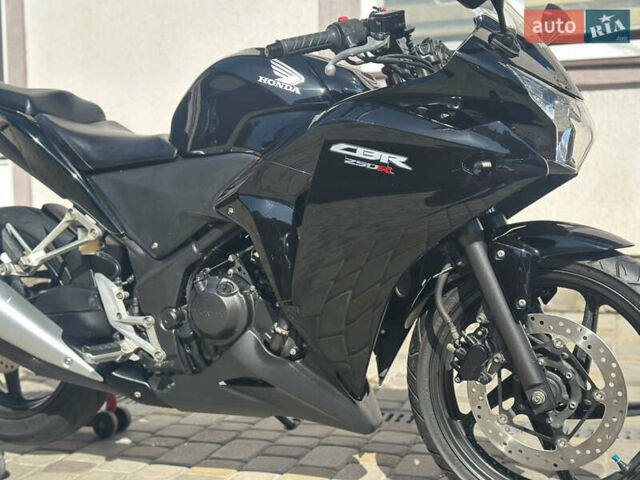 Черный Хонда CBR 250R, объемом двигателя 0.25 л и пробегом 7 тыс. км за 2900 $, фото 4 на Automoto.ua
