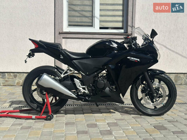 Черный Хонда CBR 250R, объемом двигателя 0.25 л и пробегом 7 тыс. км за 2900 $, фото 2 на Automoto.ua