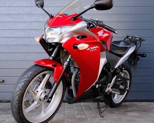 Красный Хонда CBR 250R, объемом двигателя 0.25 л и пробегом 37 тыс. км за 2700 $, фото 2 на Automoto.ua