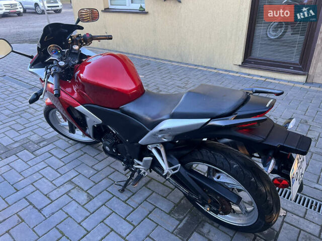 Красный Хонда CBR 250R, объемом двигателя 0.25 л и пробегом 25 тыс. км за 2500 $, фото 2 на Automoto.ua