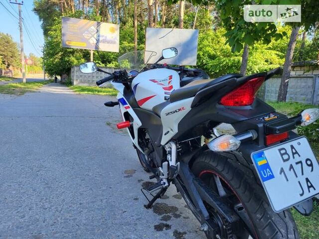 Хонда CBR 250R, объемом двигателя 0 л и пробегом 12 тыс. км за 3350 $, фото 8 на Automoto.ua