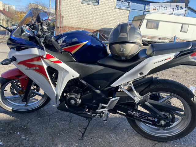 Синий Хонда CBR 250R, объемом двигателя 0.25 л и пробегом 10 тыс. км за 2800 $, фото 4 на Automoto.ua