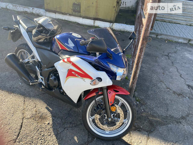 Синий Хонда CBR 250R, объемом двигателя 0.25 л и пробегом 10 тыс. км за 2800 $, фото 6 на Automoto.ua