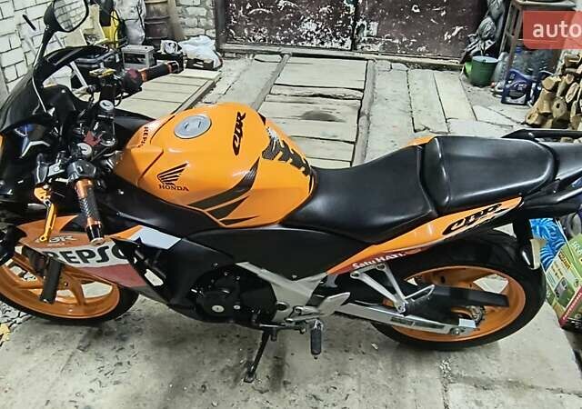 Помаранчевий Хонда CBR 250R, об'ємом двигуна 0.25 л та пробігом 31 тис. км за 3100 $, фото 6 на Automoto.ua