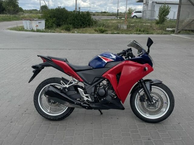 Хонда CBR 250RR, об'ємом двигуна 0.25 л та пробігом 0 тис. км за 1500 $, фото 8 на Automoto.ua