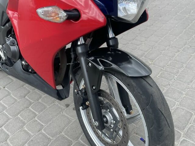 Хонда CBR 250RR, об'ємом двигуна 0.25 л та пробігом 0 тис. км за 1500 $, фото 2 на Automoto.ua