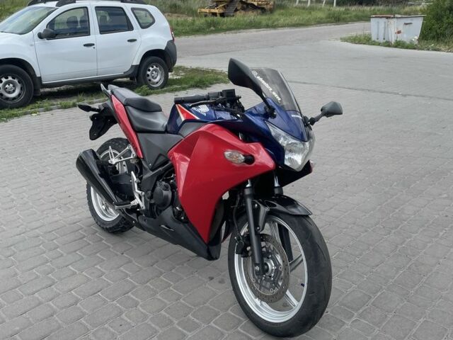 Хонда CBR 250RR, об'ємом двигуна 0.25 л та пробігом 0 тис. км за 1500 $, фото 1 на Automoto.ua