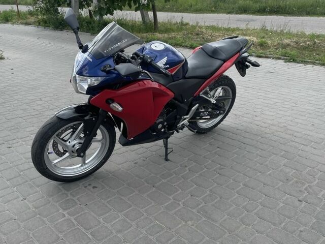 Хонда CBR 250RR, об'ємом двигуна 0.25 л та пробігом 0 тис. км за 1500 $, фото 3 на Automoto.ua