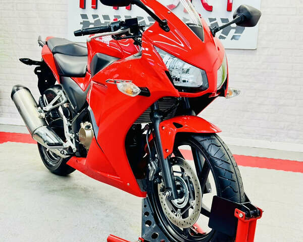 Красный Хонда CBR 300R, объемом двигателя 0.3 л и пробегом 10 тыс. км за 3300 $, фото 1 на Automoto.ua