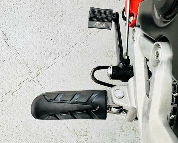 Красный Хонда CBR 300R, объемом двигателя 0.3 л и пробегом 10 тыс. км за 3300 $, фото 18 на Automoto.ua