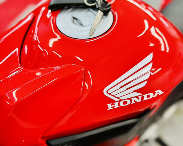 Красный Хонда CBR 300R, объемом двигателя 0.3 л и пробегом 10 тыс. км за 3300 $, фото 24 на Automoto.ua