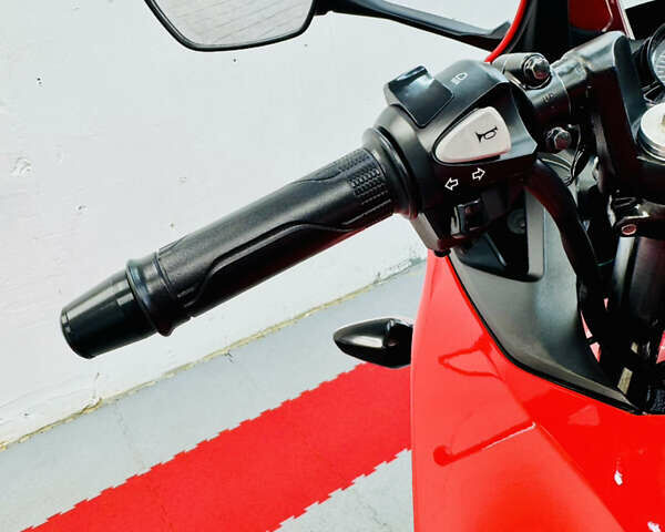 Красный Хонда CBR 300R, объемом двигателя 0.3 л и пробегом 10 тыс. км за 3300 $, фото 20 на Automoto.ua