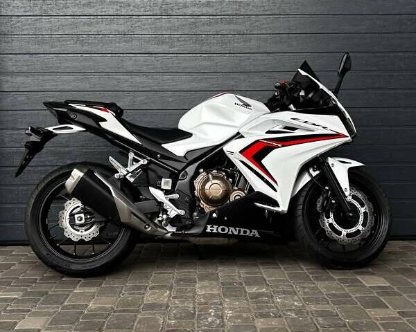Белый Хонда CBR 400R, объемом двигателя 0.4 л и пробегом 32 тыс. км за 6000 $, фото 1 на Automoto.ua